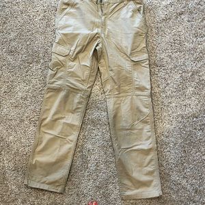 Carhartt Force Reaxed Fit Work Pant. BN200-M. 36/34. Small stain on 1 knee.